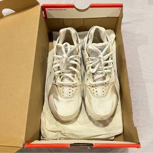*SOLD* Nike WMNS Air Huarache Run ‘Triple White’